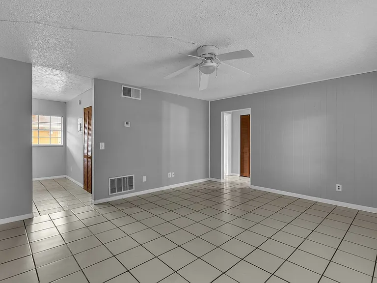1629 W Oak Ridge Rd #D — Photo 7