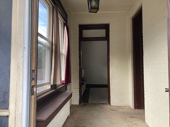 4th image of 241-243 School Pl #6