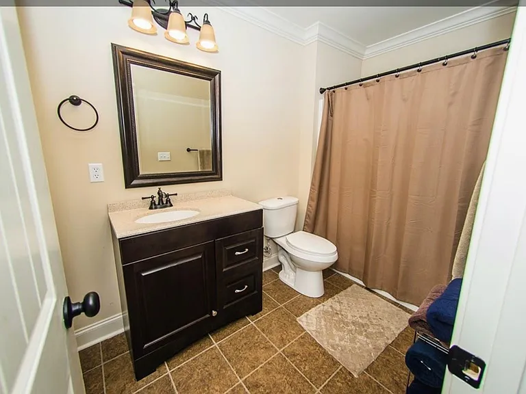 101 Windsor Dr — Photo 16
