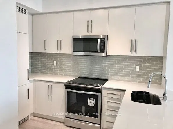 5180 Yonge St #2204, Toronto, ON M2N 0K5