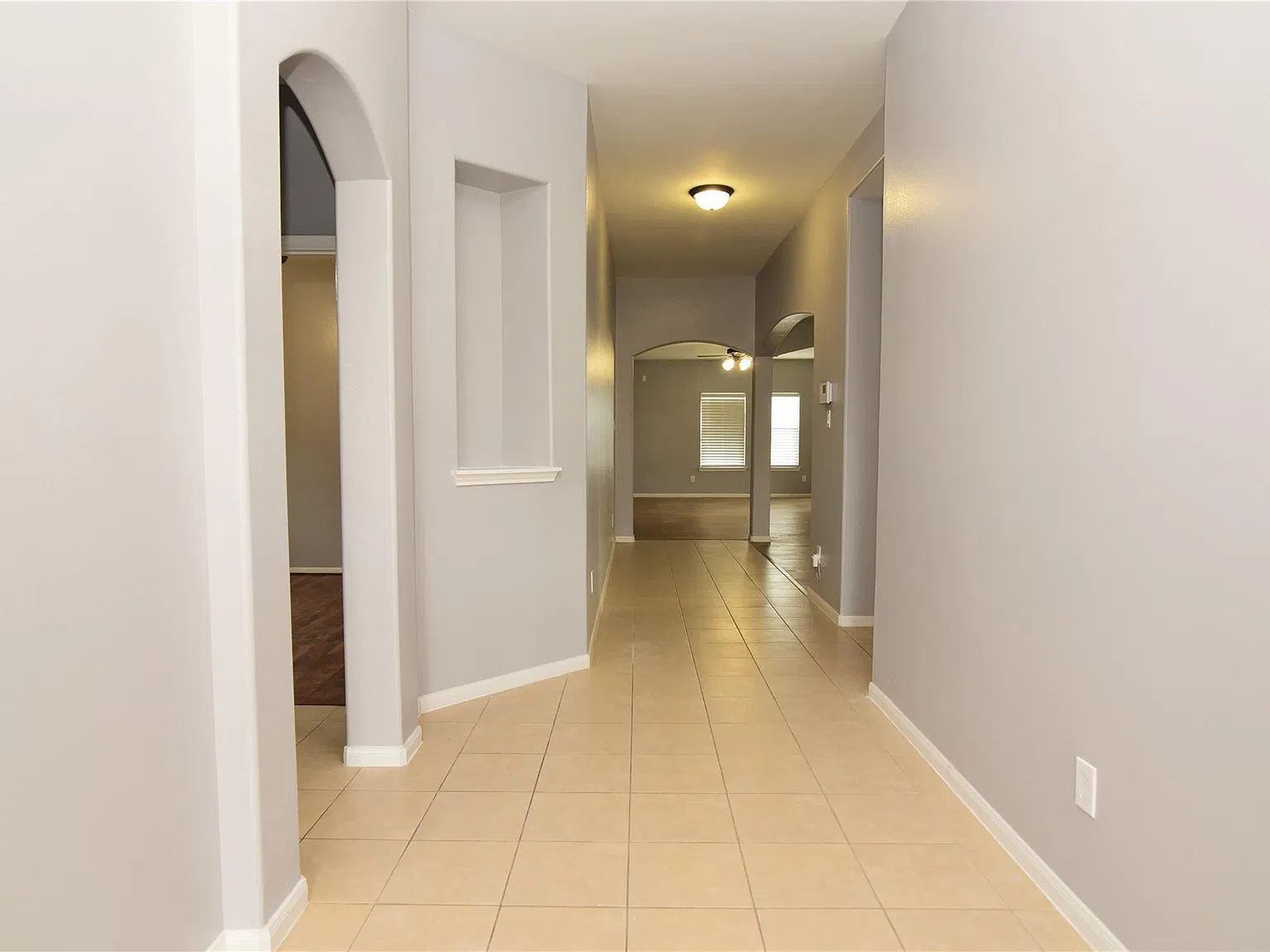 3 bed, 2.0 bath, 2044 sqft, $1,900 — Photo 3
