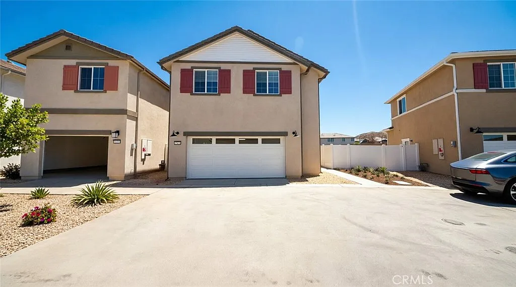 3 bed, 2.5 bath, 1848 sqft, $3,300 — Photo 1