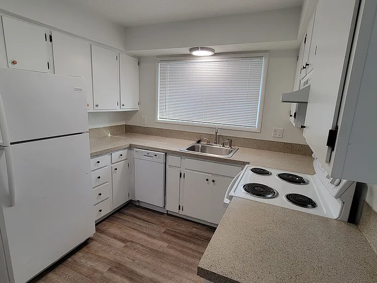 21724 SE Alder Dr #4 — Photo 1