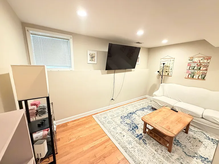 1330 W Roscoe St #1 — Photo 5