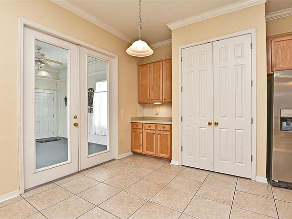 4th image of 912 Waterside Dr
