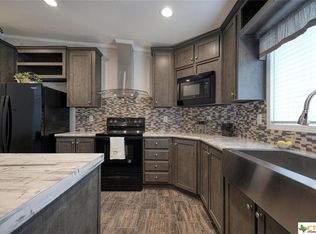 413 Leisure Ln, Cedar Creek, TX 78612