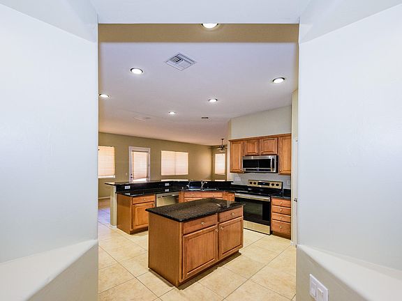 4th image of 11129 W Caracara Dr