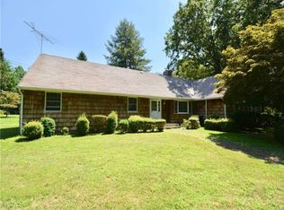 6 Tracklot Rd, Saint james, NY 11780