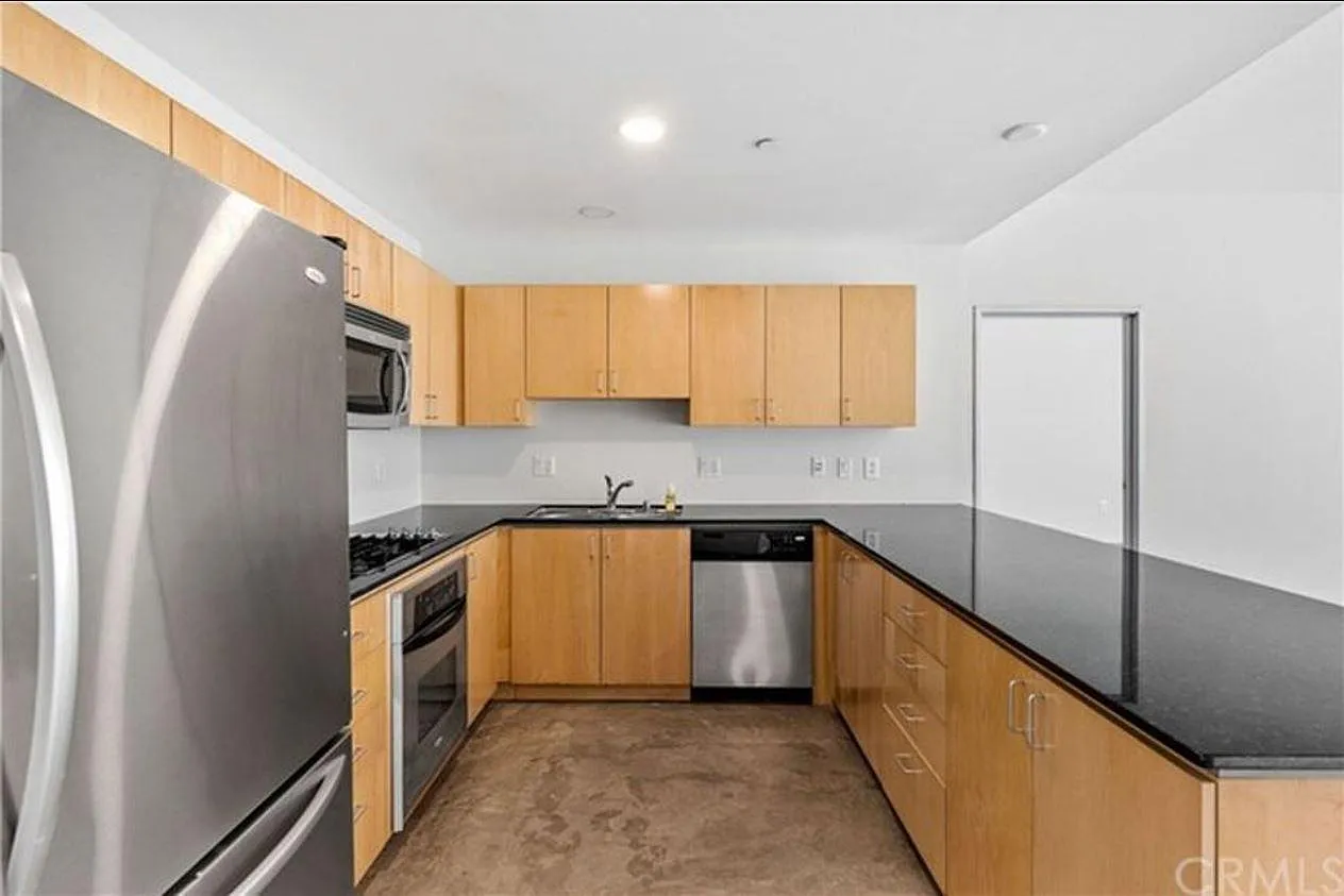 2 bed, 1120 sqft, $3,040 — Photo 2