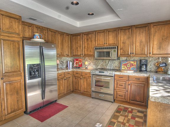 Upgraded Kitchen with Granite and Stainless