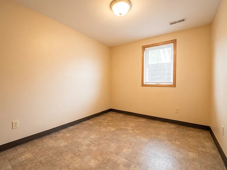 1826 S Grange Ave — Photo 2