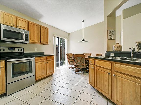 4th image of 262 Tuscany Pointe Ave