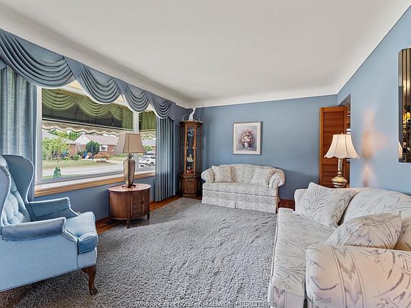 2nd image of 1003 Isabelle Pl