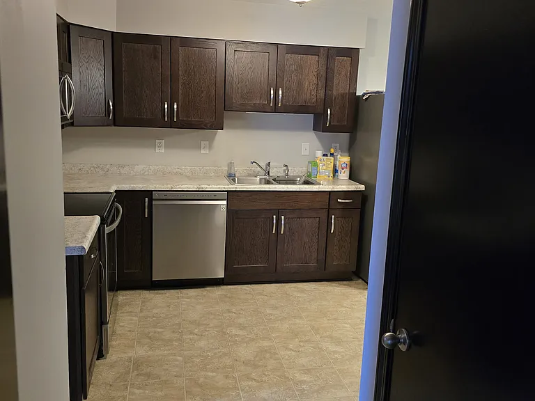 513 S Park Square Dr — Photo 2