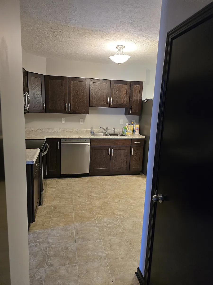 Building Photo - 513 S Park Square Dr