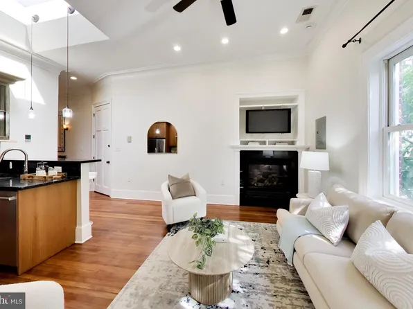 330 14th Pl NE APT 4, Washington, DC 20002
