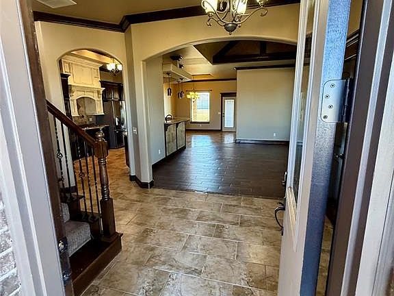 4th image of 601 S Frisco Rd