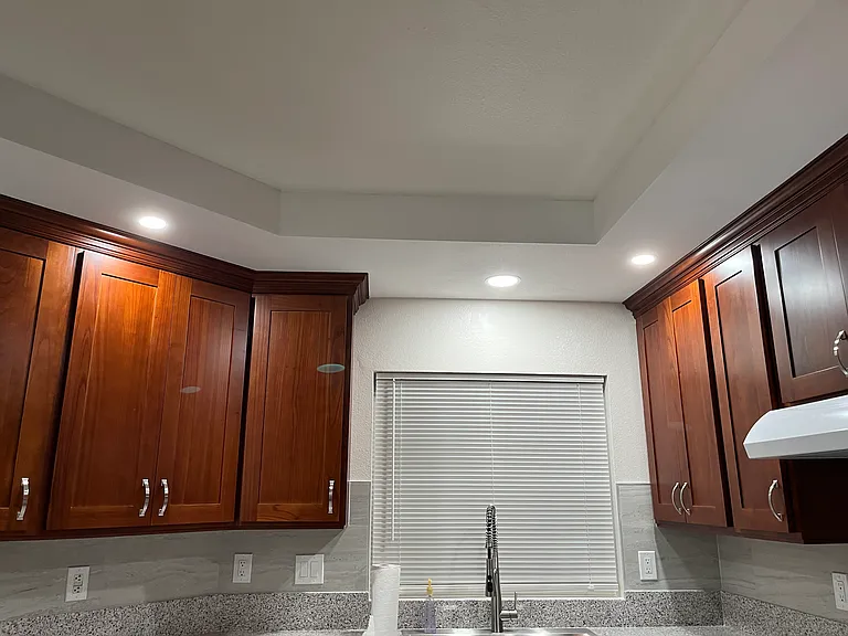 Kitchen with tiled backsplash