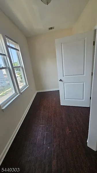 3 bed, 1.0 bath, $2,050 — Photo 4