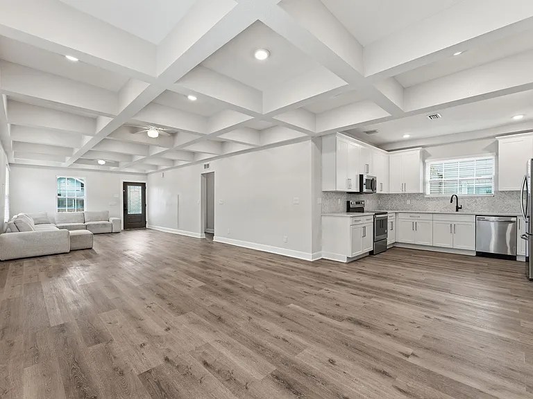 3314 N Jefferson St — Photo 12
