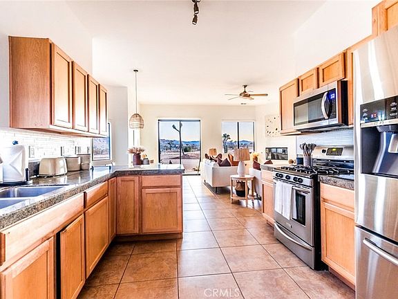 4th image of 60319 Fairmount Dr