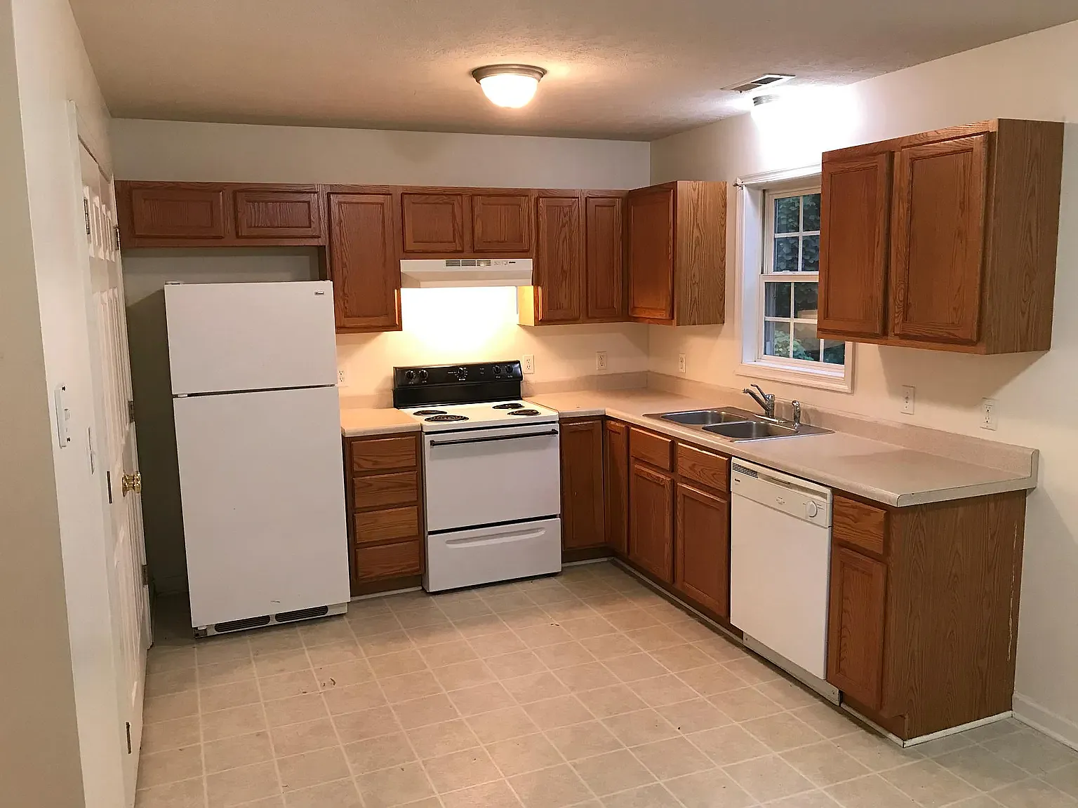 2 bed, 1.5 bath, 1040 sqft, $1,025 — Photo 1