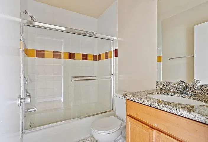 3036 S Hoover St — Photo 14