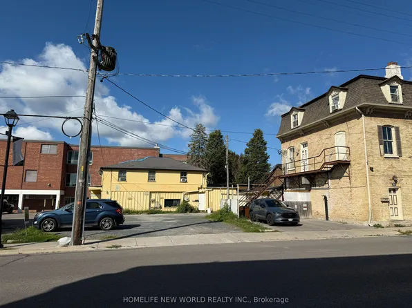 219 A Hibernia St #B, Cobourg, ON K9A 3K1