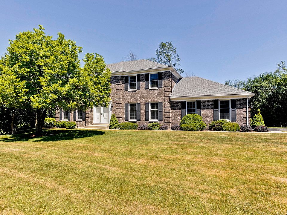 1st image of 350 Brampton Ln
