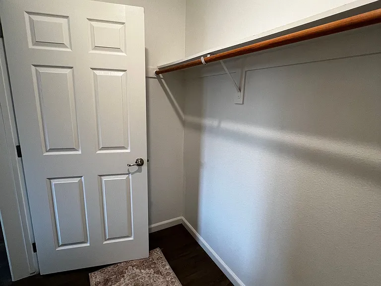 864 Pioneer St — Photo 17