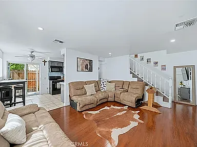 6244 S Comstock Ave — Photo 1