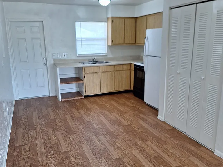 15590 Riverwood Ln — Photo 3