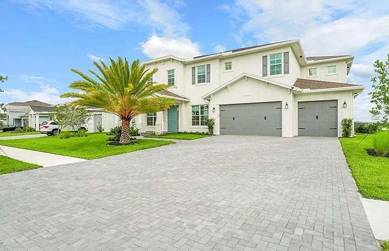 601 Hookline Cir — Photo 3
