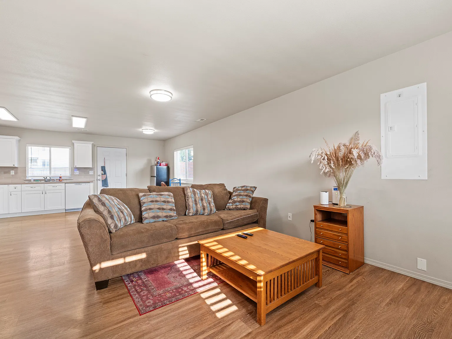 3 bed, 1200 sqft, $3,200 — Photo 4