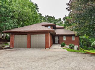 5937 Oak Meadow Ln NW, Rochester, MN 55901