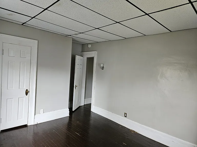 486 Auburn Ave — Photo 2