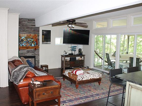 5th image of 319 Lakeview Dr