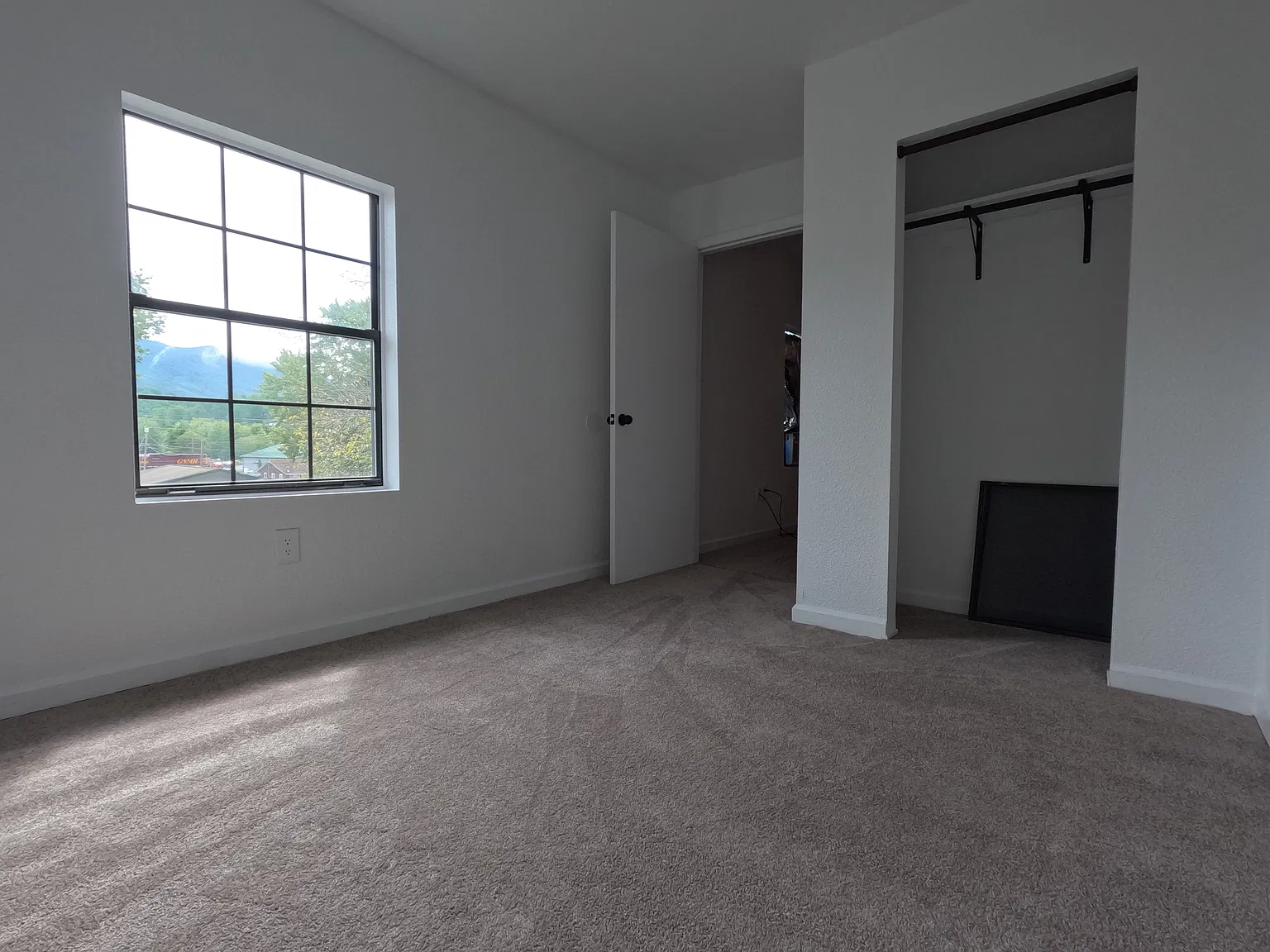 2 bed, 835 sqft, $1,250 — Photo 2