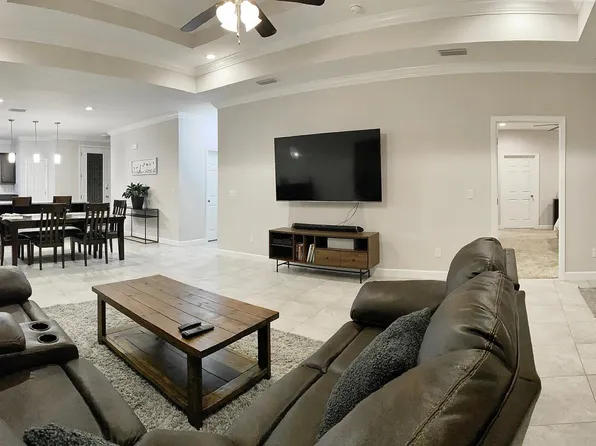 28 Snook Rd, Mary Esther, FL 32569