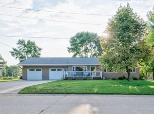 1003 Lakeside Ave, Lake Park, IA 51347