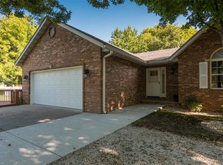 12817 N Ridge Dr, Highland, IL 62249