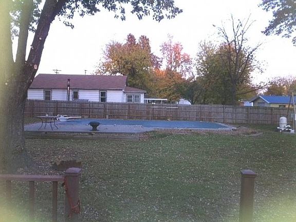 Privacy fence, inground p