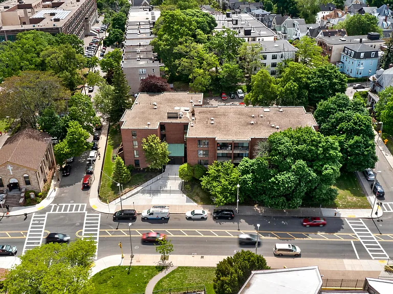 Taurus Apartments — Photo 36