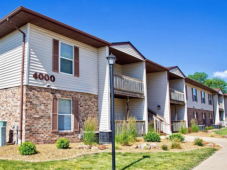 Huntington Ridge Apartments — Photo 18