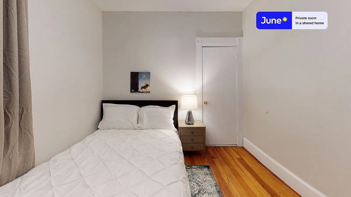 Full bedroom in 3 bed/1 bath home in Somerville #816 C — Photo 2