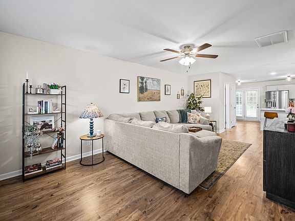 4th image of 243 Alexander Blvd