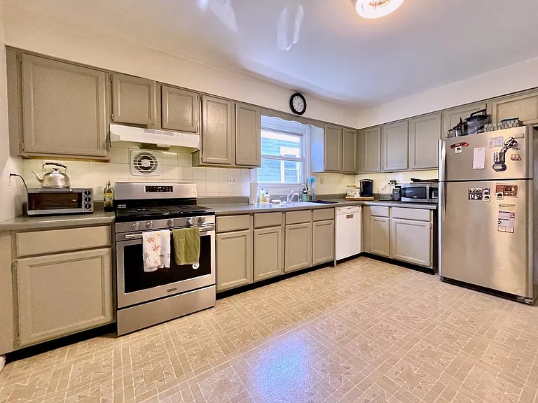 431 Manila Ave #3 — Photo 10