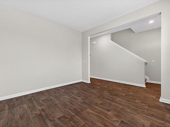 5th image of 110 Itasca Dr