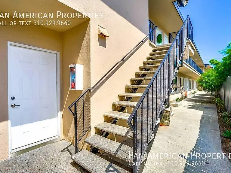 639 W 4th St #13 — Photo 8