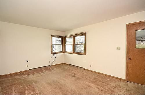 5th image of 208 E Antoine Dr
